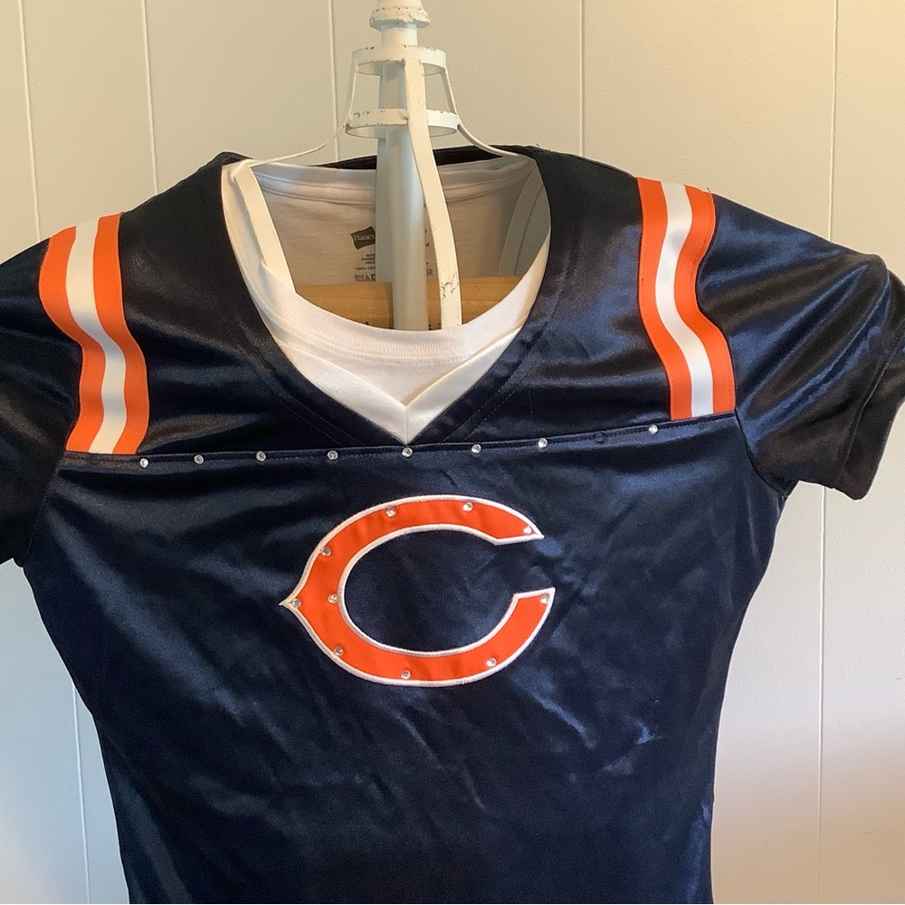 NFL Chicago Bears Women's V-Neck T-Shirt Size large used